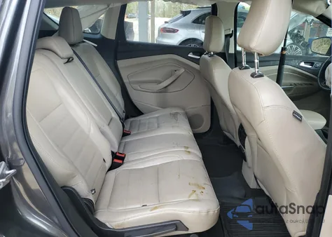 2019 Ford Escape Titanium z USA, uszkodzony, nr VIN 1FMCU0J9XKUB74504